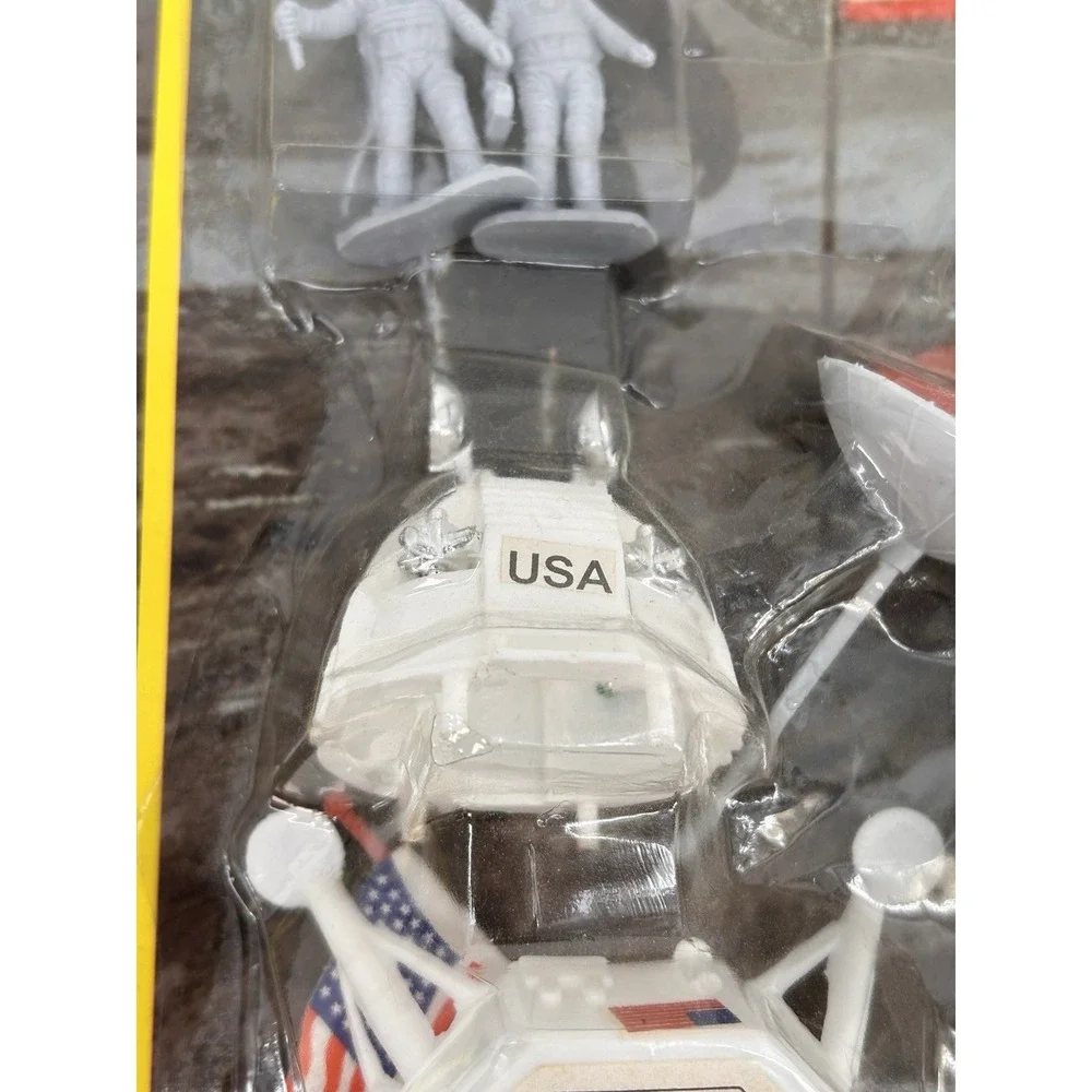 1998 Action Products Space Adventures Apollo Mission Astronaut Rover Toy Set